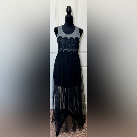 Dresses & Skirts - Elegant Black Lace Dress